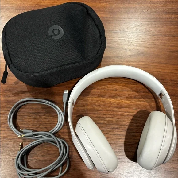 Beats Studio Pro Wireless Headphones in Sandstone - Picture 1 of 9